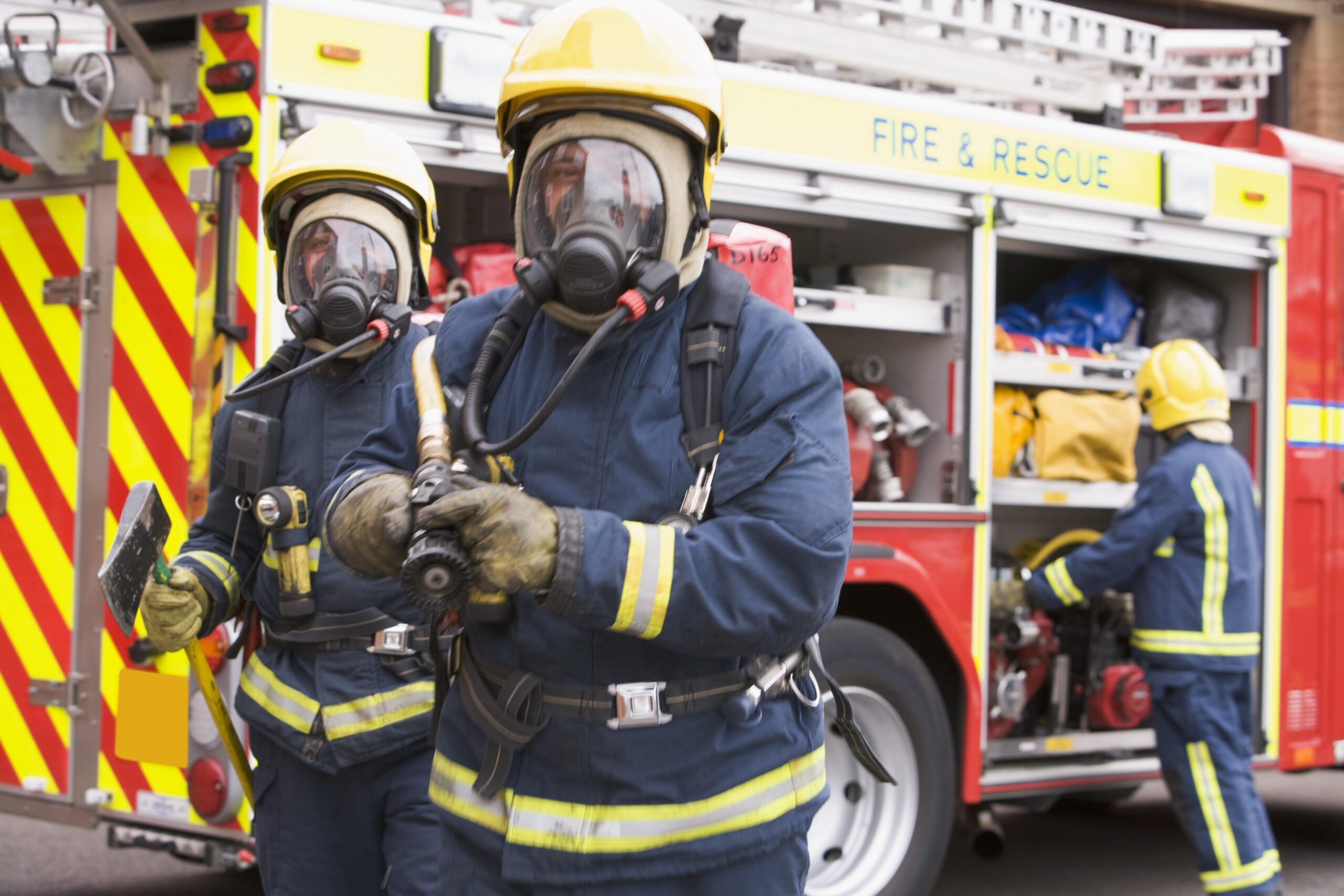 Two men using open-circuit breathing apparatus.