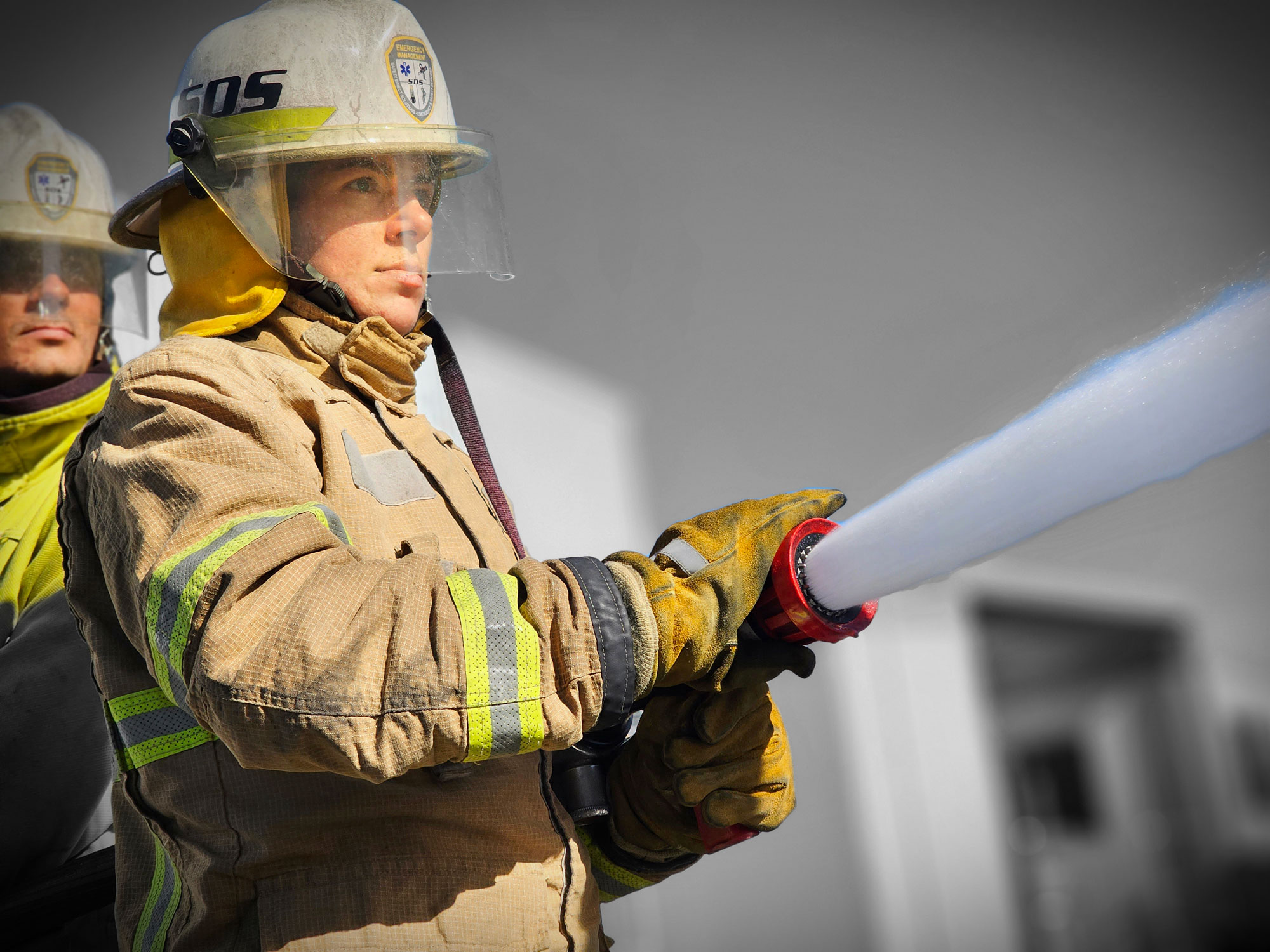 a person who is holding hose spray